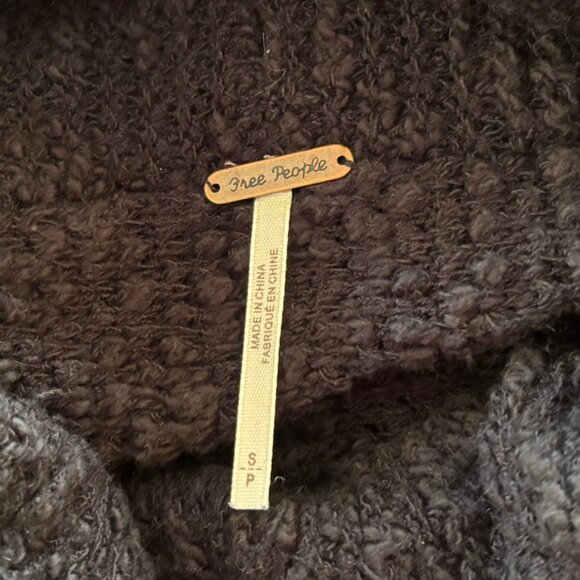 Free People Over-Sized Black Textured Chunky Turtleneck Sweater - Size S - Picture 4 of 5